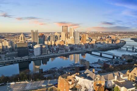 Charming Studio-Panoramic View-Your Pittsburgh Sanctuary Apartment Exterior photo