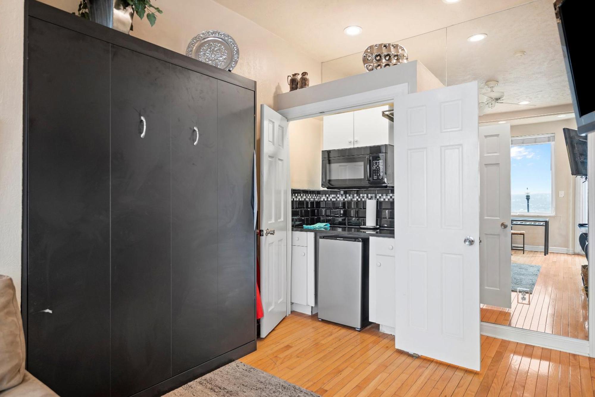 Charming Studio-Panoramic View-Your Pittsburgh Sanctuary Apartment Exterior photo