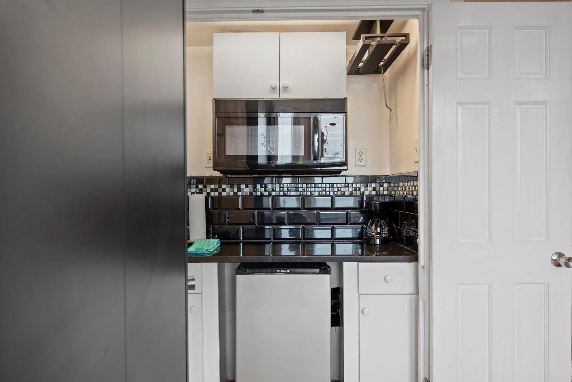 Charming Studio-Panoramic View-Your Pittsburgh Sanctuary Apartment Exterior photo