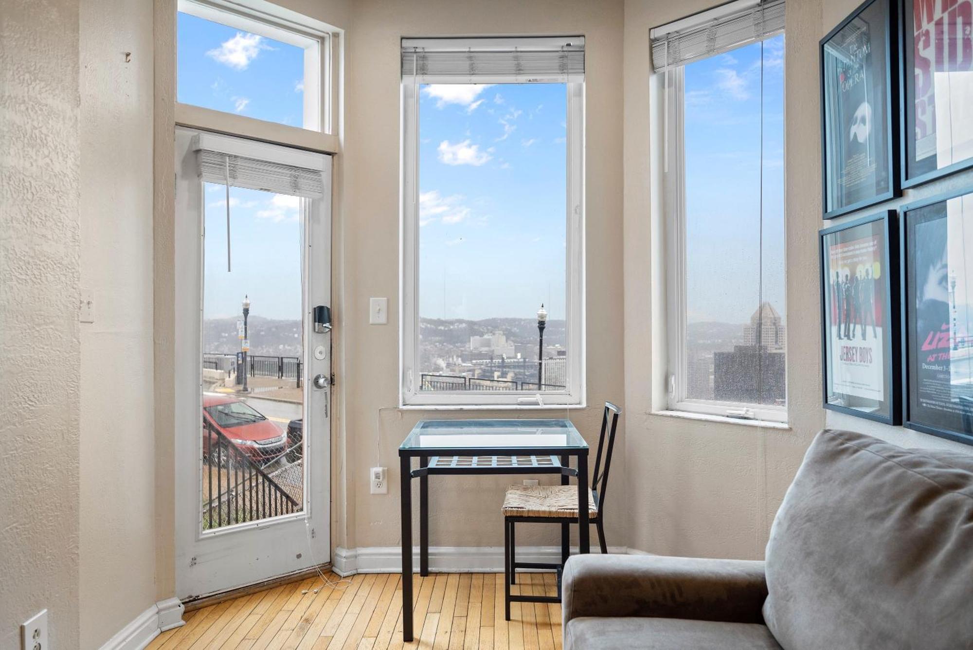 Charming Studio-Panoramic View-Your Pittsburgh Sanctuary Apartment Exterior photo